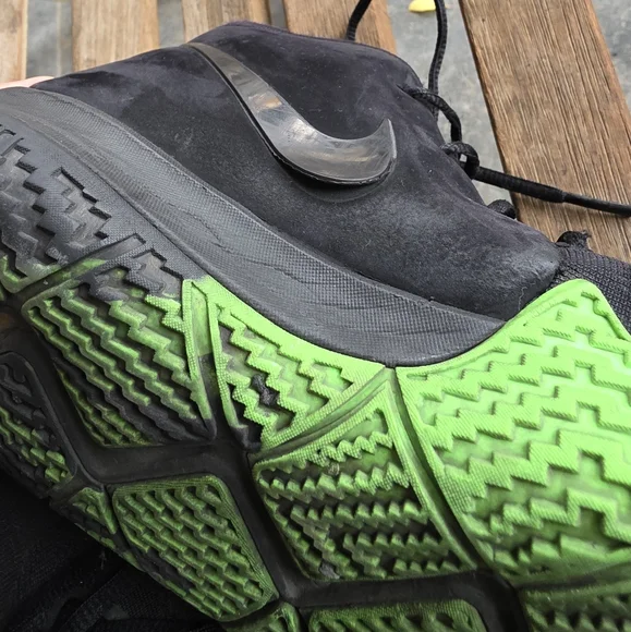 Nike Kyrie 4 Halloween - Picture 10 of 12